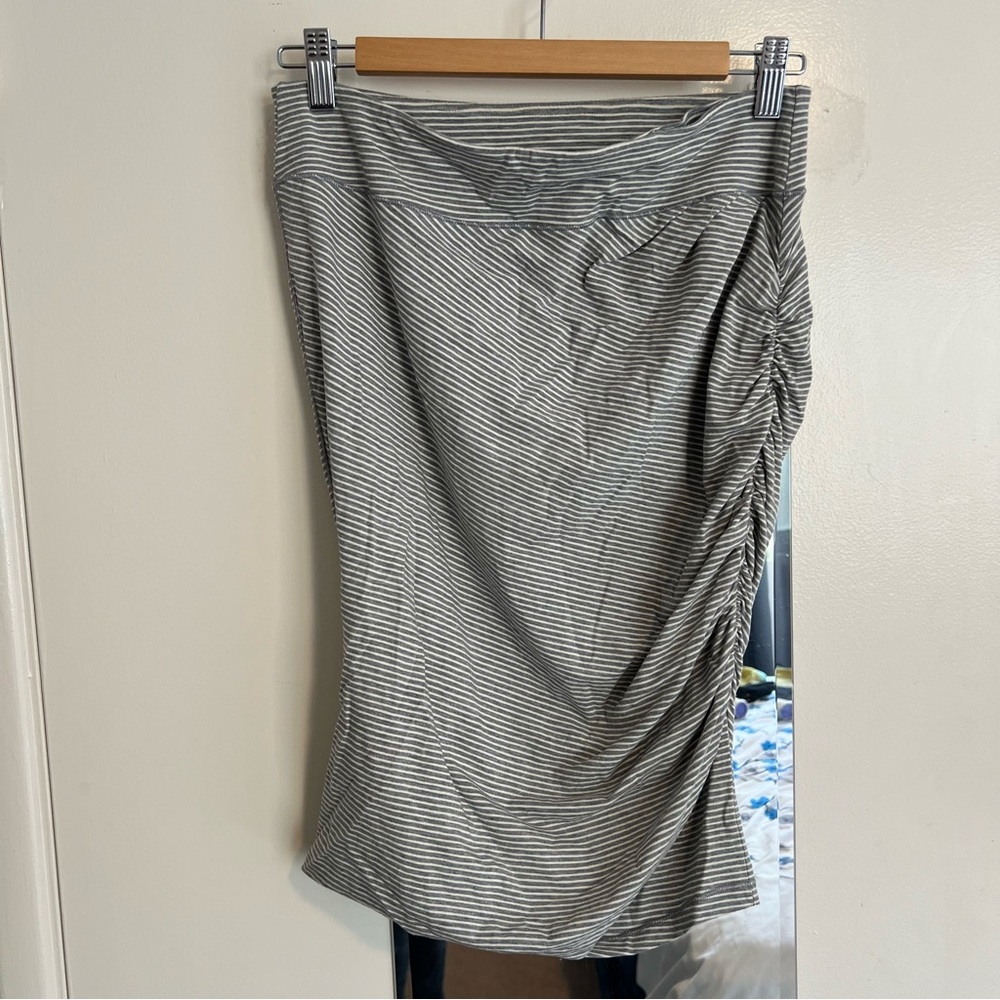 Lululemon Anytime Skirt in light gray - Picture 2 of 3